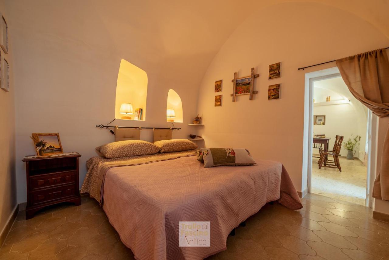 Trullo Dal Fascino Antico Locorotondo Exterior foto