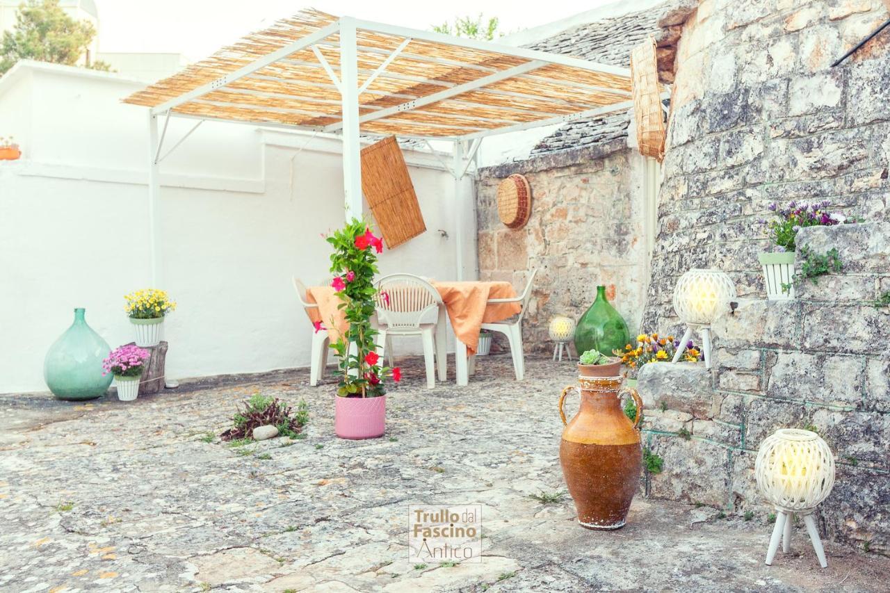 Trullo Dal Fascino Antico Locorotondo Exterior foto