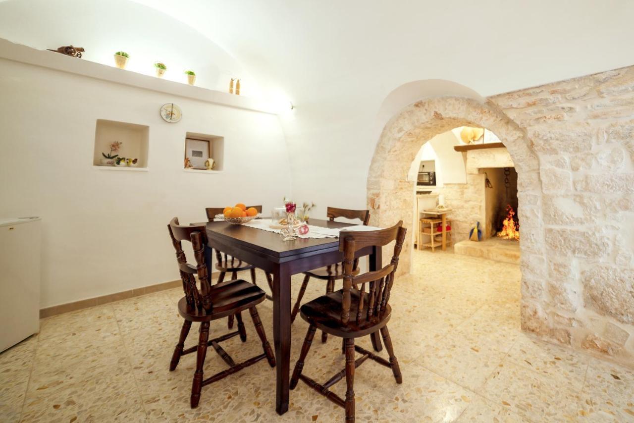 Trullo Dal Fascino Antico Locorotondo Exterior foto