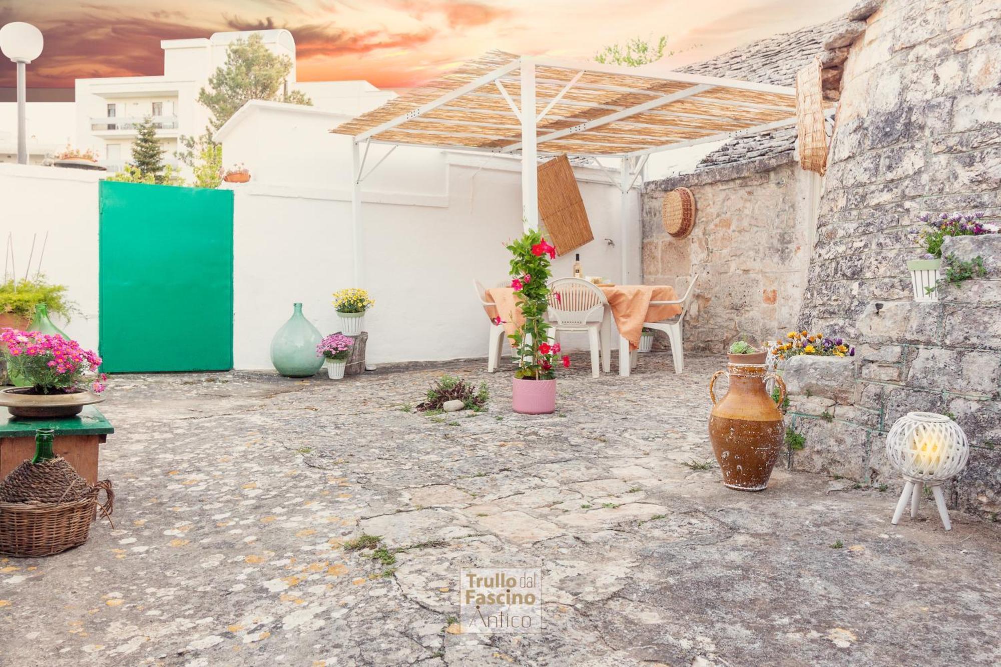 Trullo Dal Fascino Antico Locorotondo Exterior foto